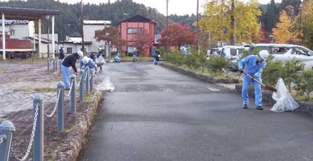 公共駐車場の清掃を行いました