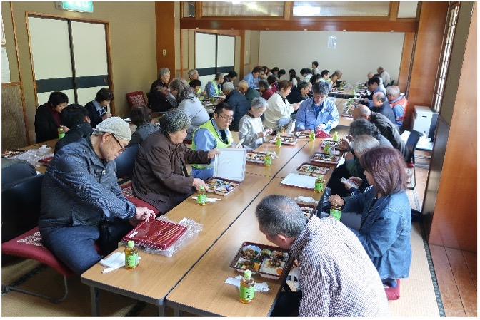 和気あいあいの昼食会
