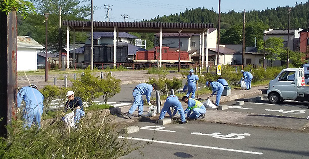 公共駐車場の清掃を行いました